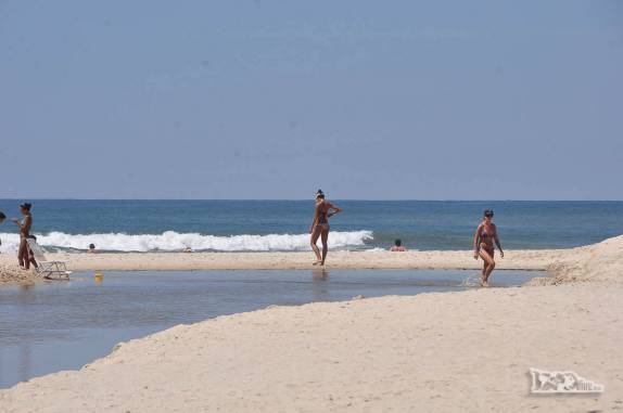 Céu azul na Praia do Rosa, Imbituba, litoral sul de Santa Catarina